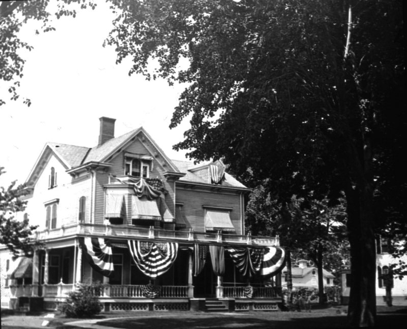 On the Park - 323 Belleville Avenue